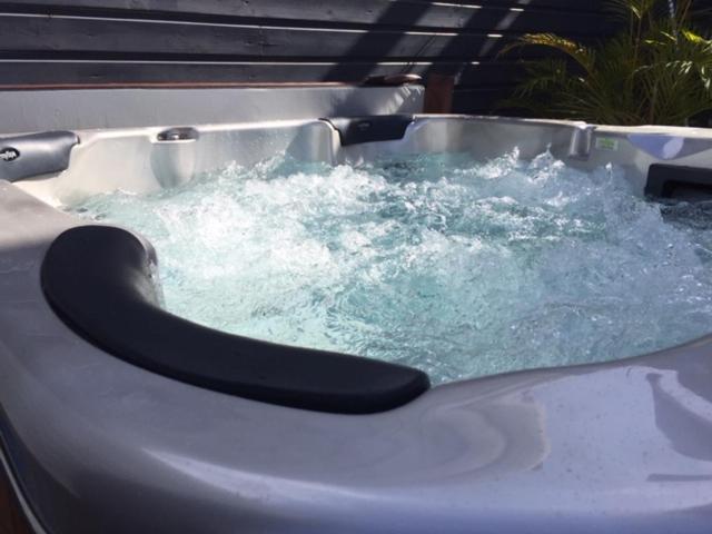 Le Flamboyant Avec Piscine Chauffee 30° Et Jacuzzi Leilighet Saint-André Eksteriør bilde